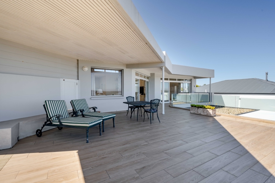 5 Bedroom Property for Sale in Signal Hill Western Cape